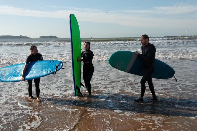 2h surfing in uncrowded spots - Instructors Who Keep Beginners Moving