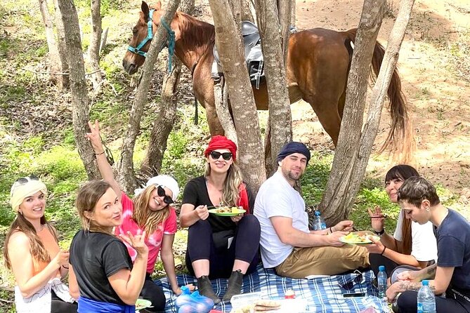 5 hours ride + picnic - From the stable to the Sultan’s palace