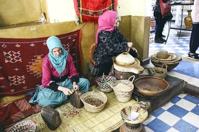 Agadir Guided old medina Tour With Hotel Transfer - Understanding argan at a women’s cooperative