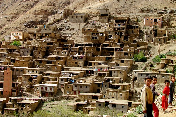 Agafay Desert & Berber villages & Atlas Mountains, Full Day Trip From Marrakech - The 9:00 a.m. pickup and the road out of Marrakech