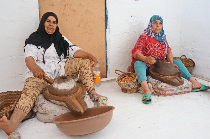 Argan Forest, tea time at a Berbers family & Visit of an Argan cooperative. - Learning how women make argan oil