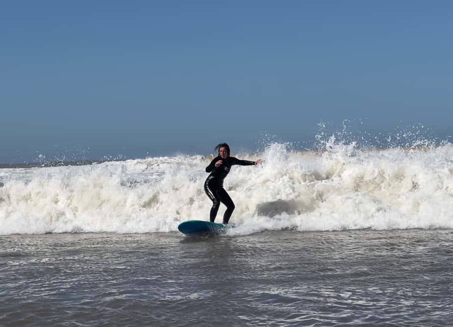 Beginners friendly surf in nice spots - The Sand Lesson Makes the Water Easier