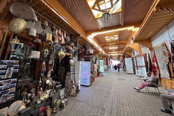 Casablanca City Tour: Hassan II Mosque, Arab League Park & Sights - Central Marketplace and the final shopping stop