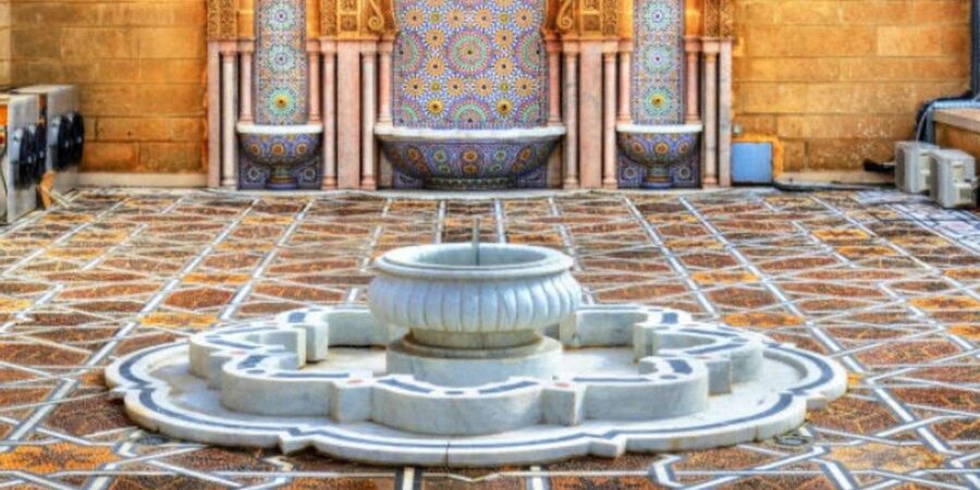 Casablanca: City Tour with Round-Trip Cruise Port Transfers - Entering the Old Medina and Central Market