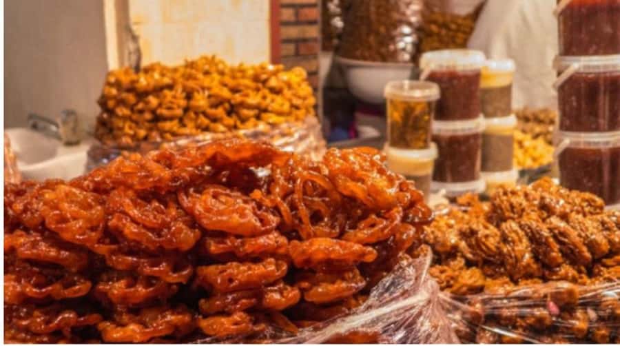 Casablanca: Food Tour with Tastings in Quartier Habous - Moving toward the old medina and Central Market