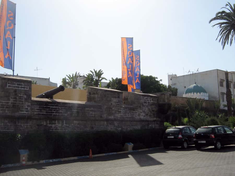 Casablanca: Guided City Tour - Guides, drivers, and the value of local help
