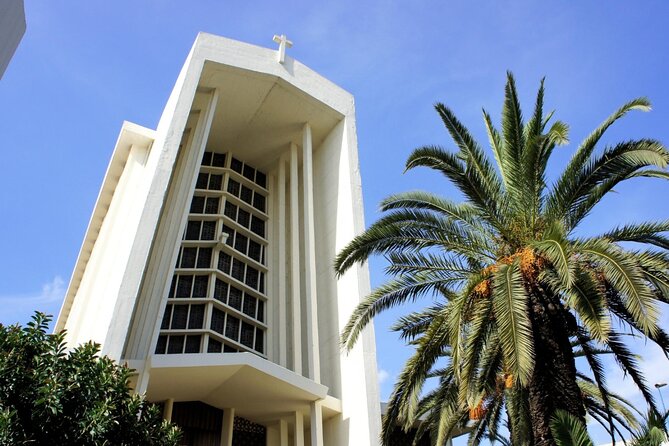 Casablanca Guided Tour with professional guide and lux vehicle - Corniche Ain Diab and the public beach