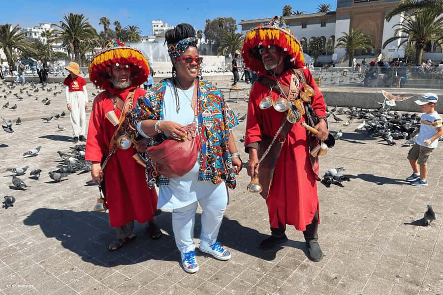 Casablanca: Layover Sightseeing Tour with Airport Transfer - Habbous shows a different side of the city