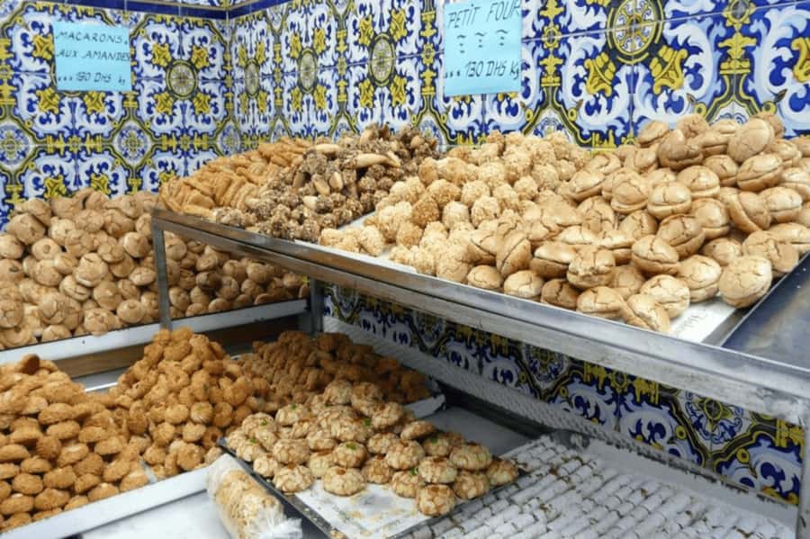 Casablanca: Layover Sightseeing Tour with Airport Transfer - The old city, Rick’s Café, and central squares