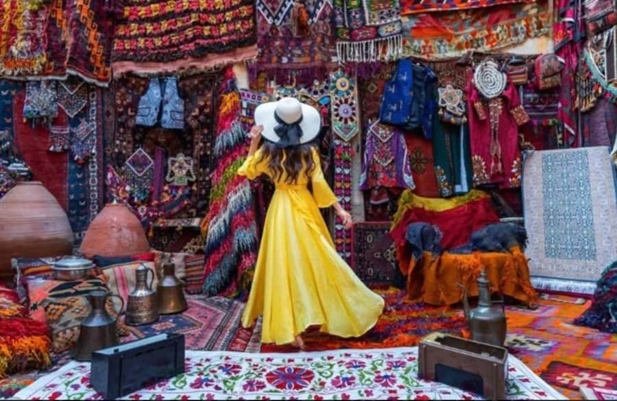 Casablanca: Private Guided Tour with lunch - What the guides add to the day