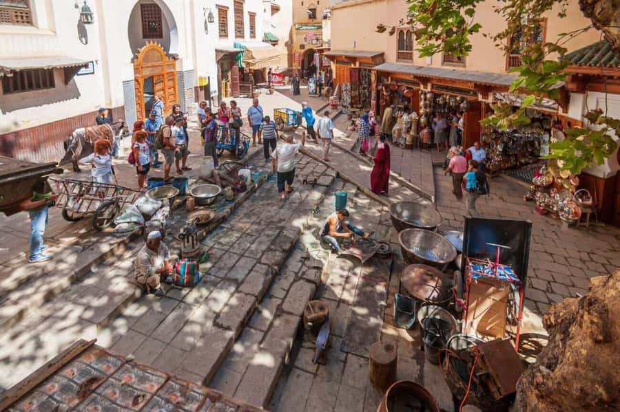 Casablanca to Fez: Scenic & Historical Day Trip with Lunch - Lunch inside the old city