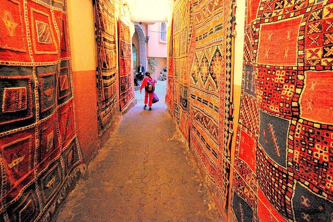 Casablanca to Tangier Day Trip by High-Speed Train - Ibn Battuta’s tomb is small but worth the story