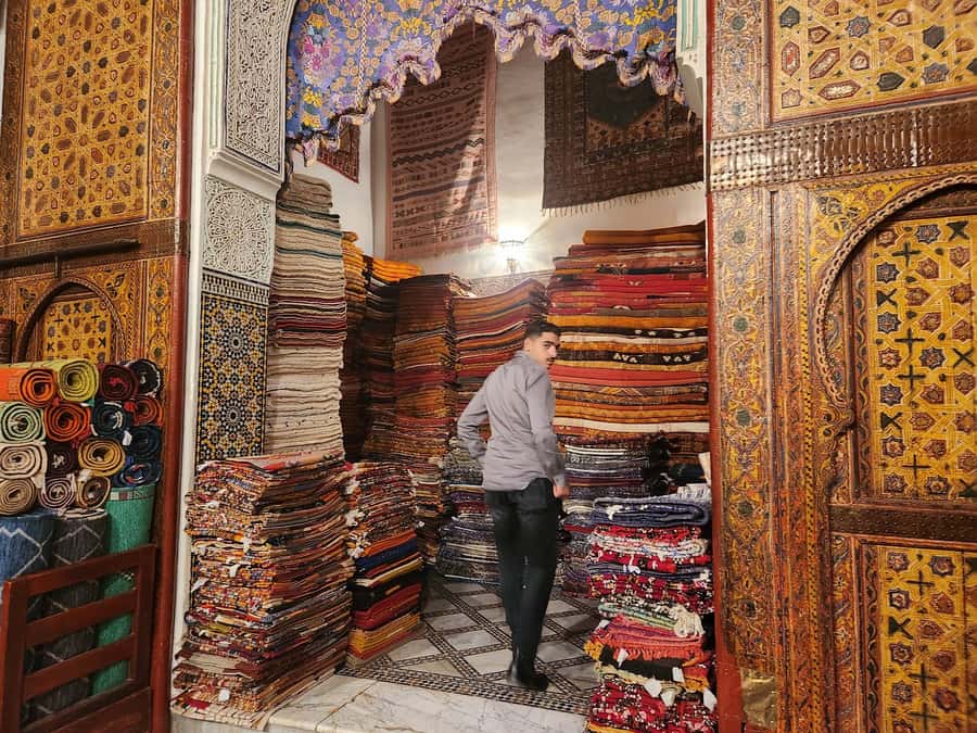 Casablanca: Traditional Souks Shopping Private Tour - The rug presentation and its limits