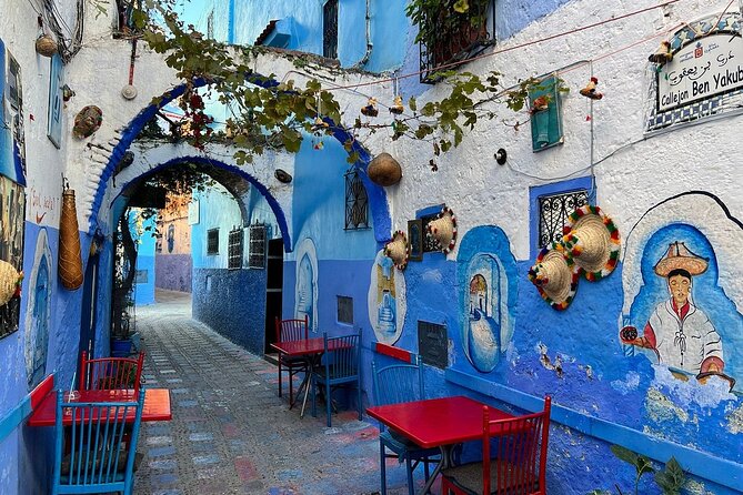 Day Trip to Chefchaouen From Fez with Local Expert - Walking the blue medina