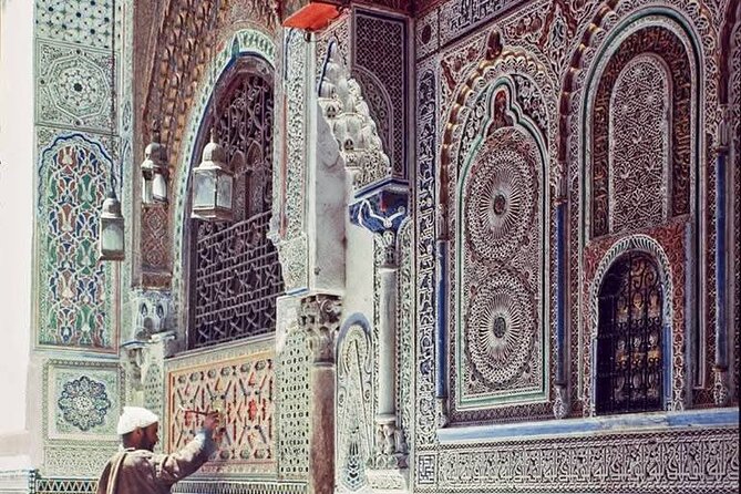 Discover Fes with the Best -Authentic Tours Unforgettable Stories - Zaouia of Moulay Idriss II: a sacred site seen from outside