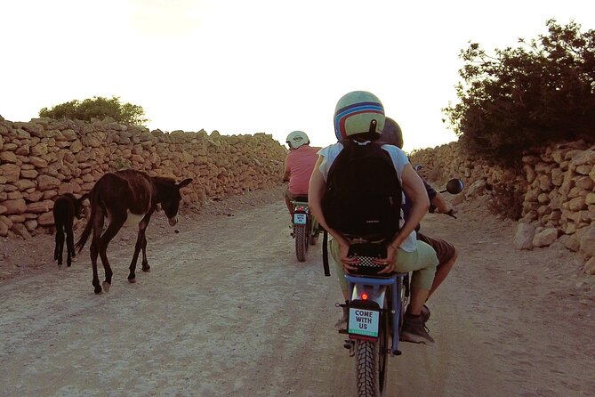 Discovery Tour around Essaouira by Electric Motorcycle - Choosing your motorcycle and helmet in the medina