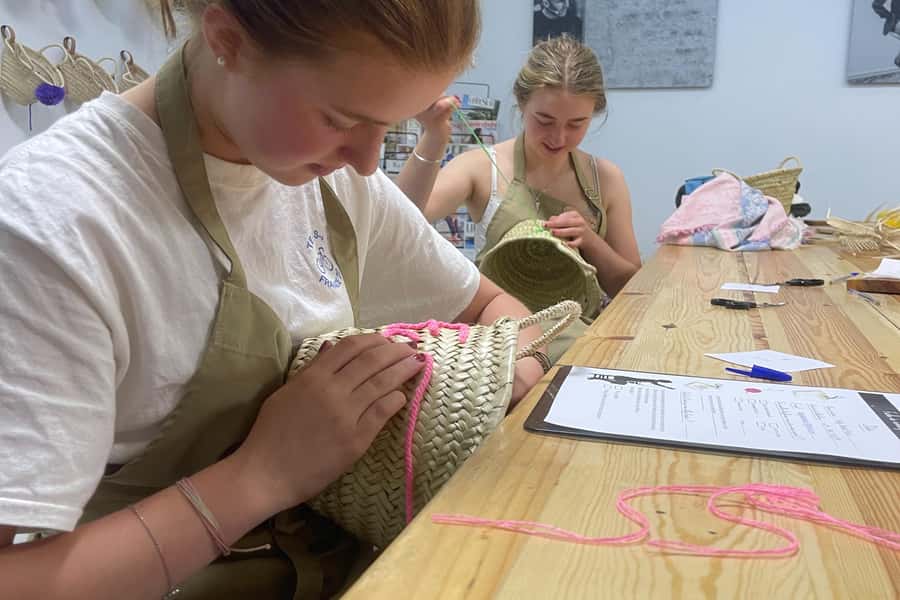 Embroider Your Name in Arabic Calligraphy – Marrakech Medina - Your first lesson in Arabic calligraphy