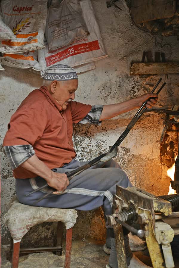 Explore Fes: Unforgettable Guided Walking Tour of the Medina - What the artisan stops add, and what they take away