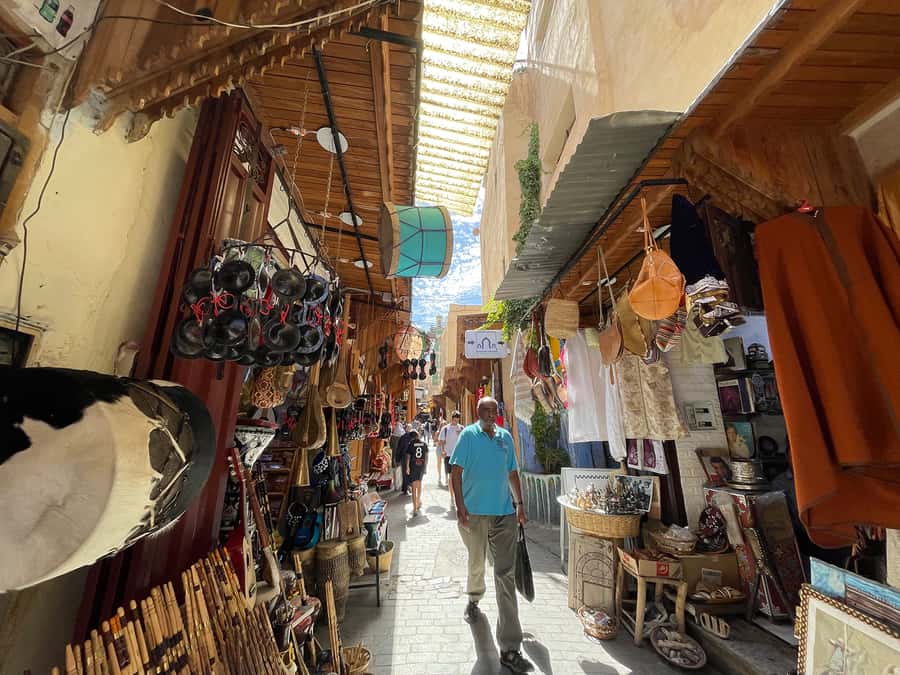 Fes: Medina Guided Tour with Local - Why a local guide helps in Fes El Bali