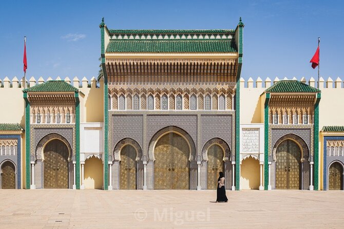 Fes wonders - Bou Inania Medersa, a calm architectural pause