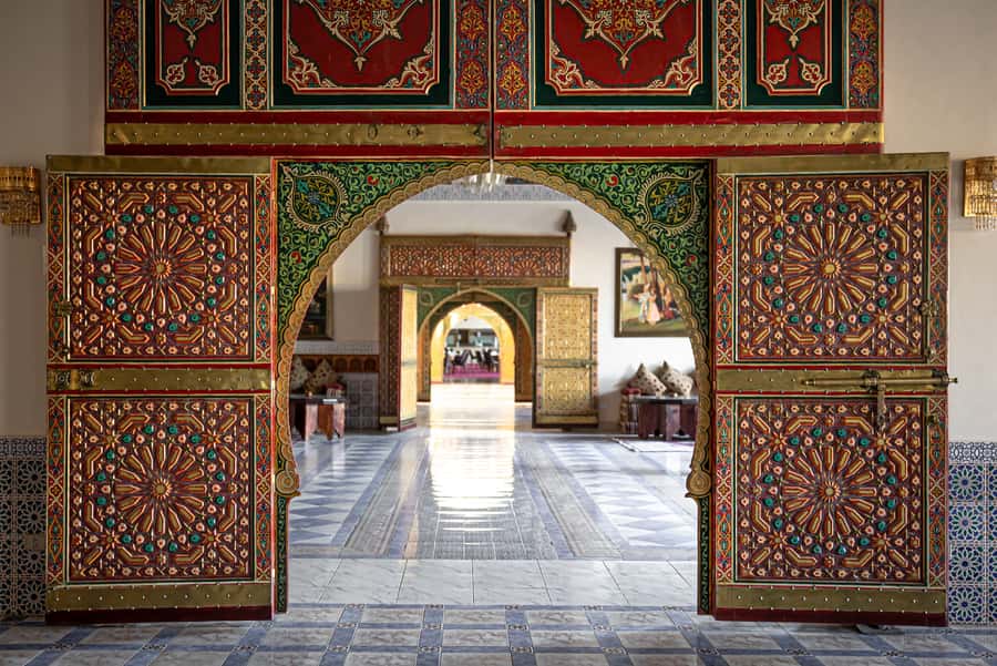 Fez Medina: Local Cultural Highlights Guided Tour - Al Quarawiyyine University and the Attarine quarter