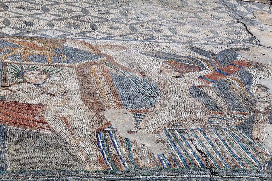 From Fez: Volubilis Moulay Idriss and Meknes Day Trip - Meknes: imperial gates and an unfinished center