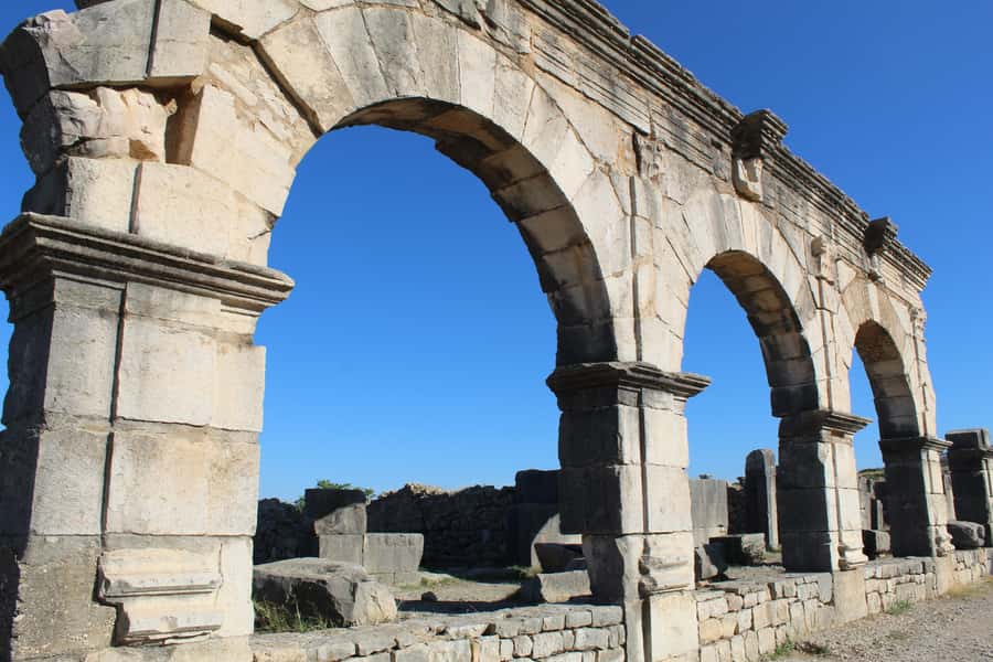 From Fez: Volubilis Moulay Idriss and Meknes Day Trip - The drive out of Fez and the countryside stops