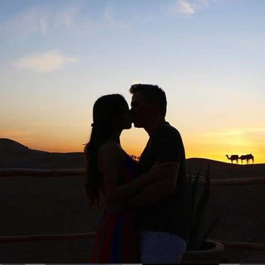 From Marrakech: Agafay Desert Sunset Dinner with Live Show - Guides can make or break a short group tour