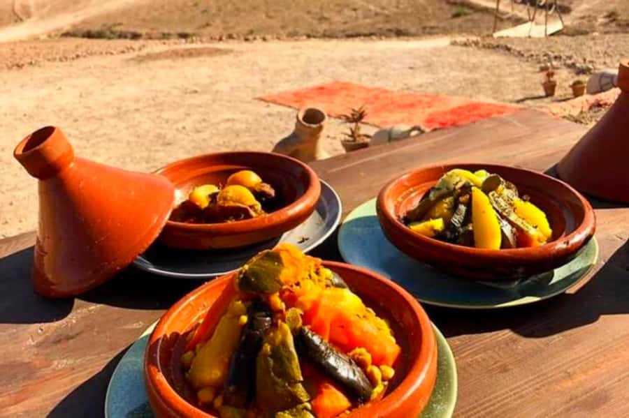 From Marrakech: Agafay Desert Sunset Dinner with Live Show - The 30-minute ride out of Marrakech