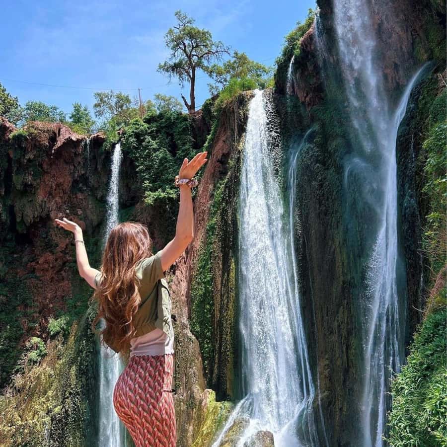 From Marrakech: Ouzoud Waterfalls Guided hike & boat Ride - The descent to the pool below the falls
