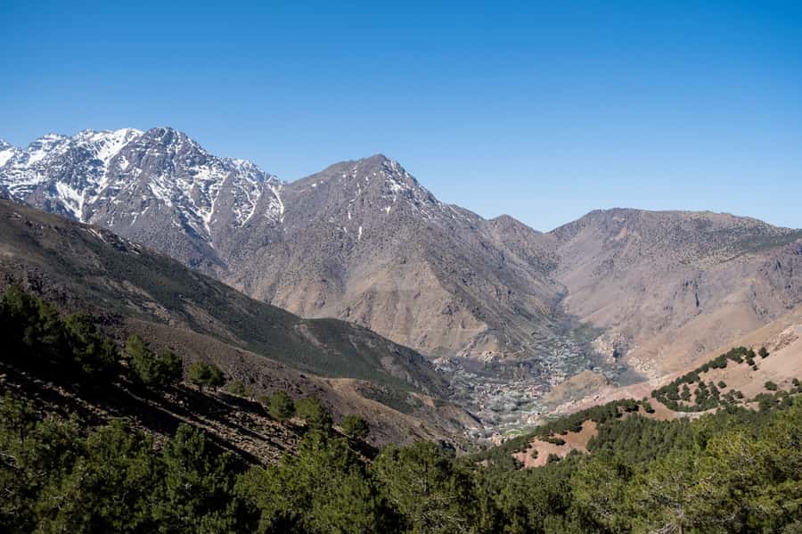 From Marrakesh: Atlas Mountains Talamrout Summit Day Hike - The descent, lunch, and a well-earned pause
