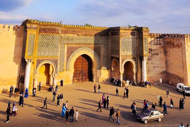 Full-day Historical Meknes Volubilis and Moulay Idriss Tour - Lunch and the rhythm of the day