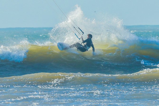 Kitesurf Rental - Getting set up at Explora Watersports