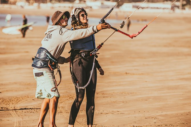 Kitesurfing Lessons in Essaouira Beach - Sharing one kite in a small group