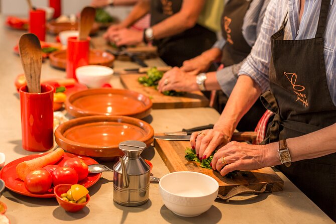 l'Atelier - Moroccan Cooking Workshop in Essaouira - Walking through the Essaouira spice souk