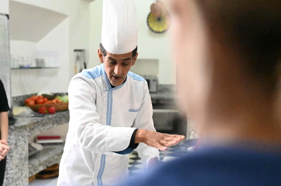 Marrakech: 3-Hour Open-Air Moroccan Cooking Course - Meeting your guide near Jemaa el Fna