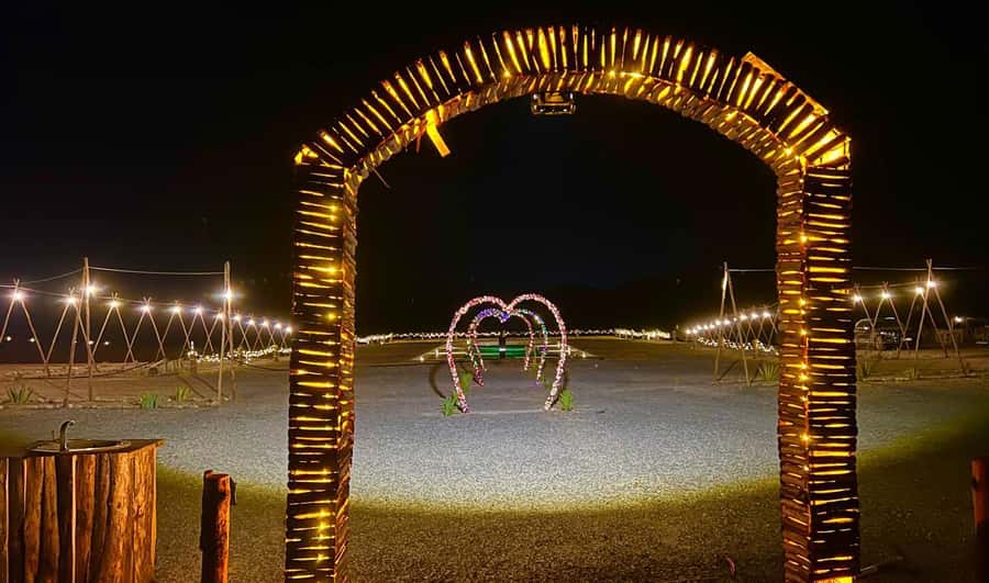 Marrakech: Agafay Desert Camel Ride, Dinner, Fire Show - Why the guides matter so much