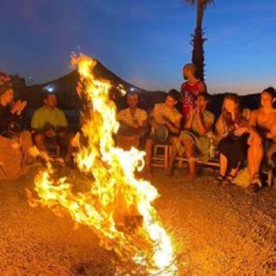 Marrakech: Agafay Desert Magic Sunset Dinner & Live Show - Berber music, dancing, and the fire-show finish