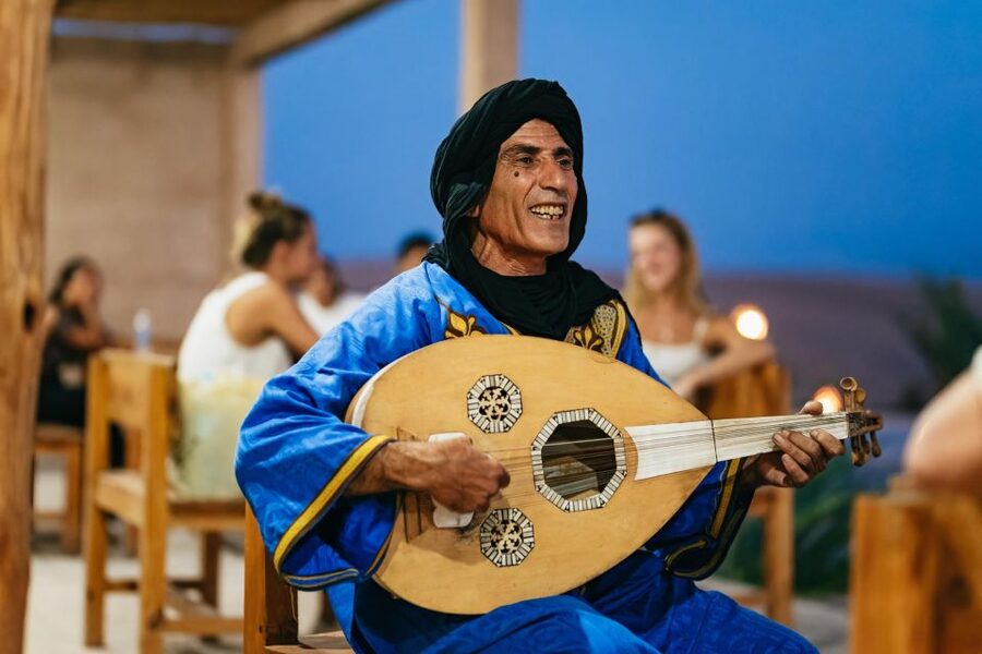 Marrakech: Agafay Desert Pool, Dinner & Live Show Experience - The night sky and the temperature after dark