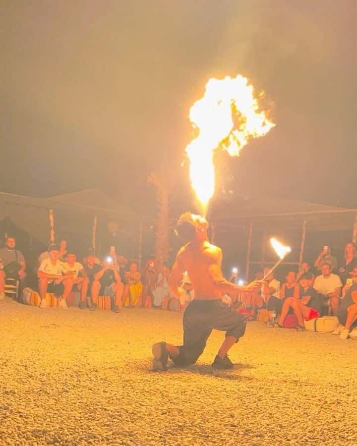 Marrakech: Agafay Desert Sunnet dinner with show - The guides make the difference