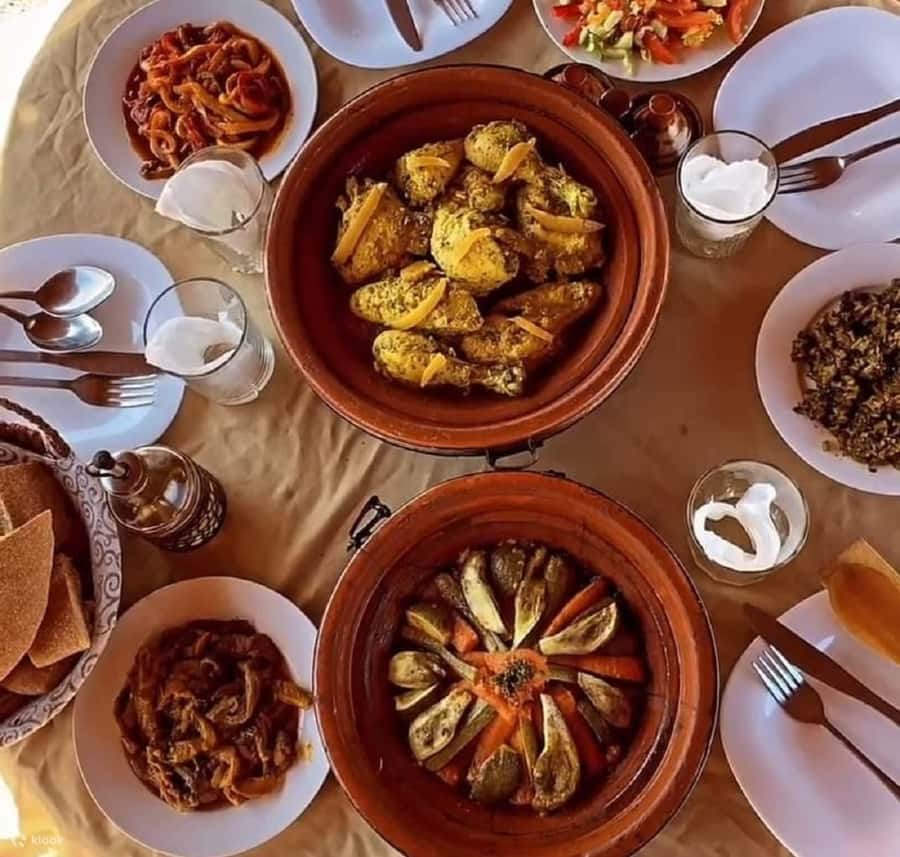 Marrakech: Agafay Dinner Show with Quad/Camel Ride and Pool - Choosing between a camel ride and the 40-minute quad trip