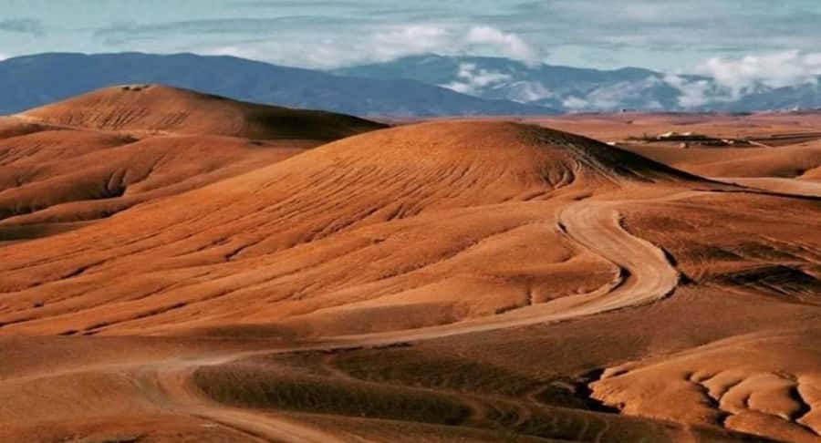 Marrakech: Agafay Ds Sunset with Dinner, Show & Tuareg Music - Why Agafay works as a short desert escape