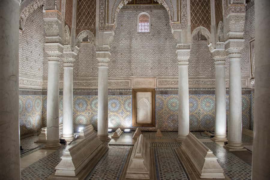 Marrakech: Bahia Palace, Saadian Tombs & Medina Guided Tour - What the guides do best