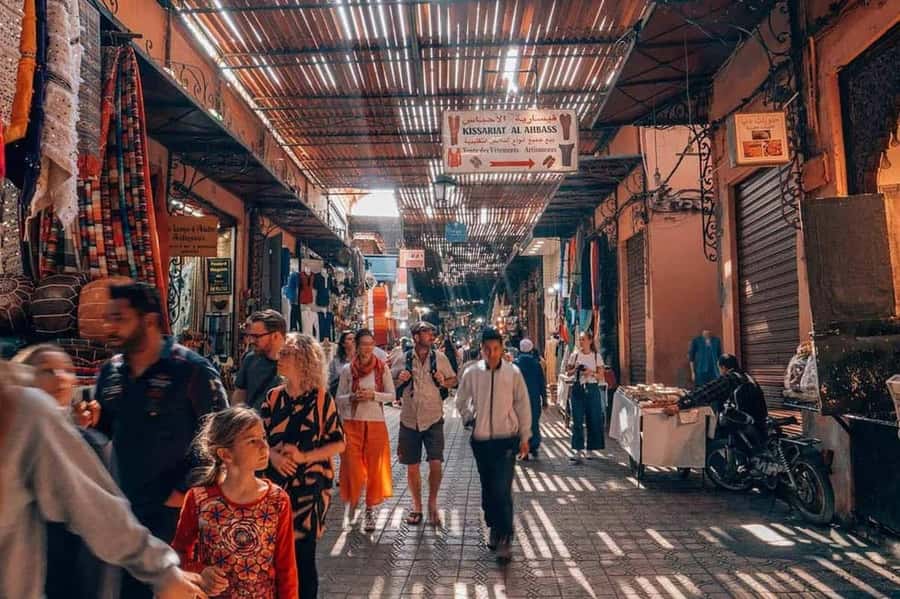 Marrakech: Bahia Palace, Saadian Tombs & Medina Walking Tour - The Mellah adds a different side of the city