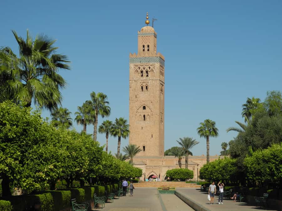 Marrakech: Bahia Palace, Saadian Tombs & Medina Walking Tour - Jemaa el-Fna and the Medina finish the story