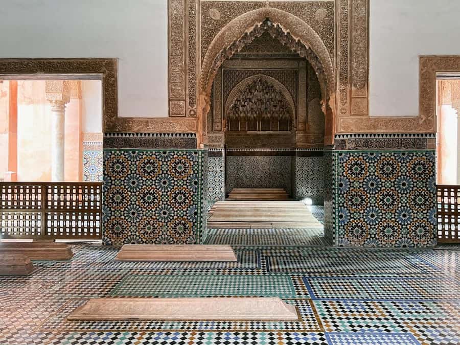 Marrakech: Bahia Palace, Saadian Tombs & Medina Walking Tour - Koutoubia Mosque gives you your first landmark