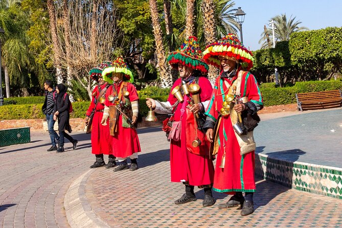 Marrakech: Bahia Palace, Saadian Tombs, Souk and Medina Tour - Souks, artisan workshops, and shopping pressure