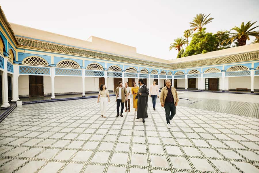 Marrakech: Bahia Palace, Saadian Tombs & Top Highlights Tour - Souks, workshops, and shopping without losing your way