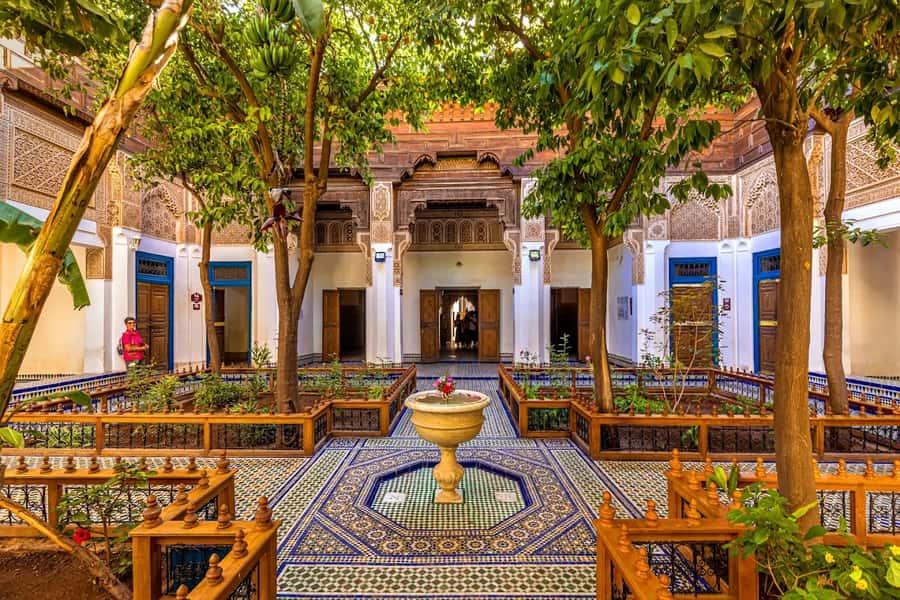 Marrakech: Bahia Palace, Saadian Tombs & Top Highlights Tour - Koutoubia Mosque and the Almohad minaret