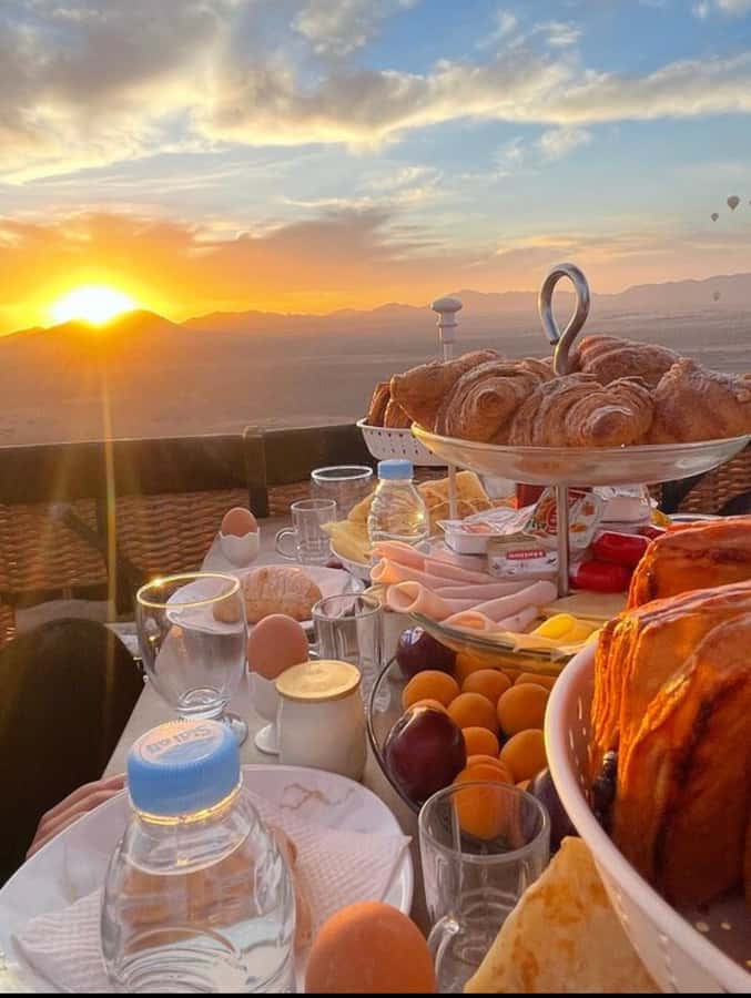 Marrakech: Balloon Flight, Berber Breakfast & Certificate - Coffee, pastries, and the wait before flight